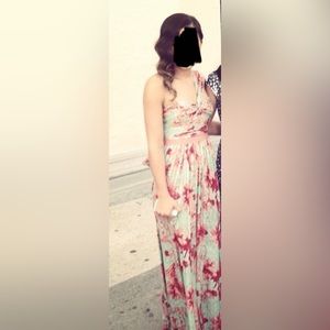 BCBG Maxazria dress is so cute the combination color are beautiful size 0